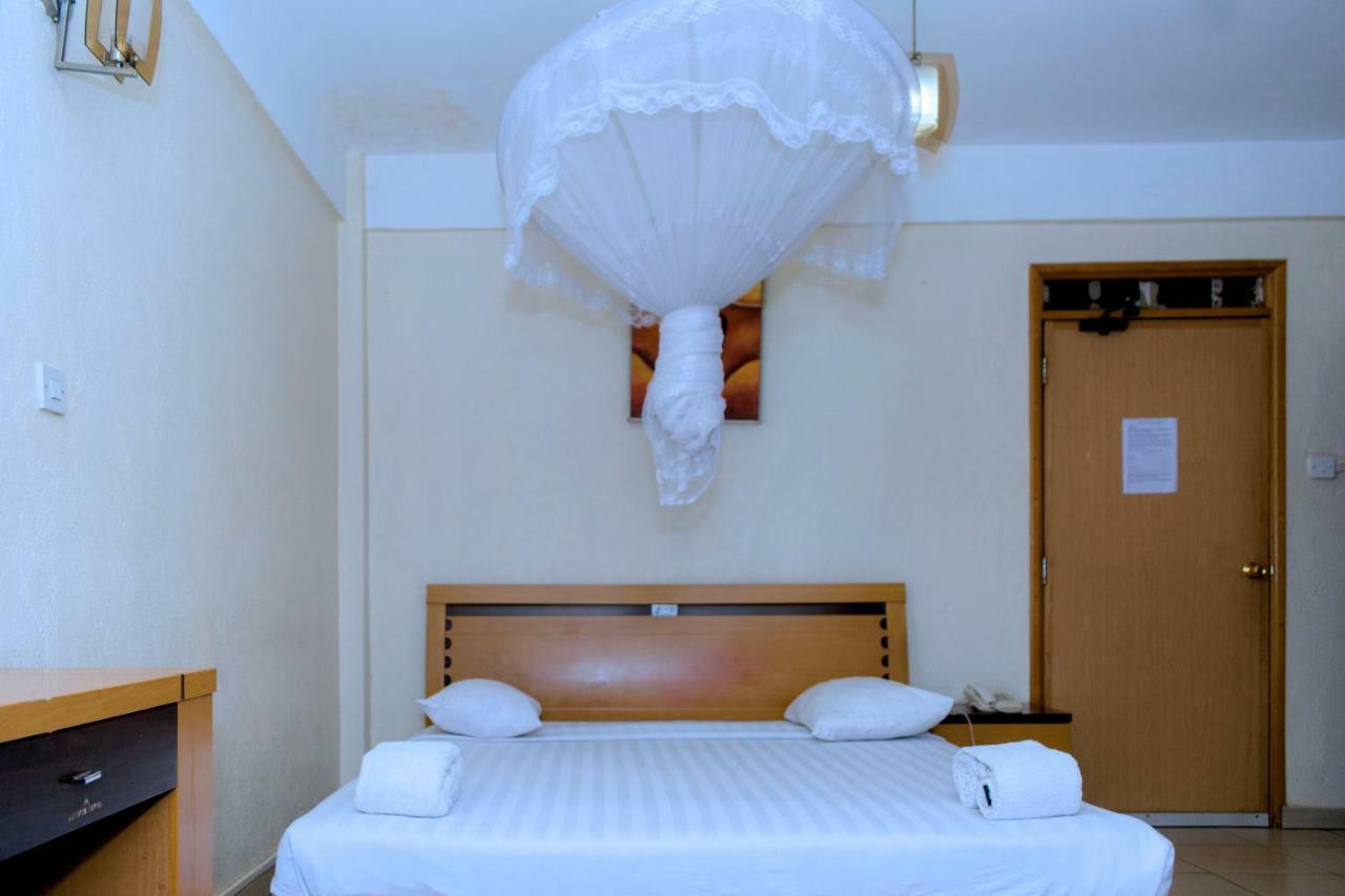 Aponye Hotel Kampala Exterior foto